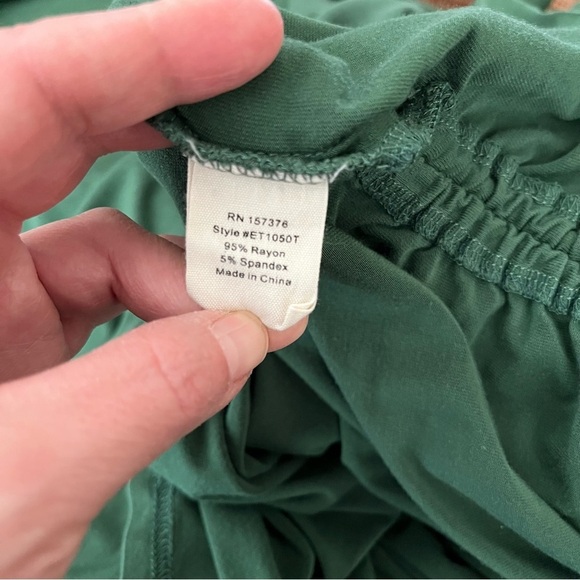 Evy’s Tree The Layering Leaves Top Women's Size 1X Green Ruched Side Long Sleeve - Picture 5 of 6